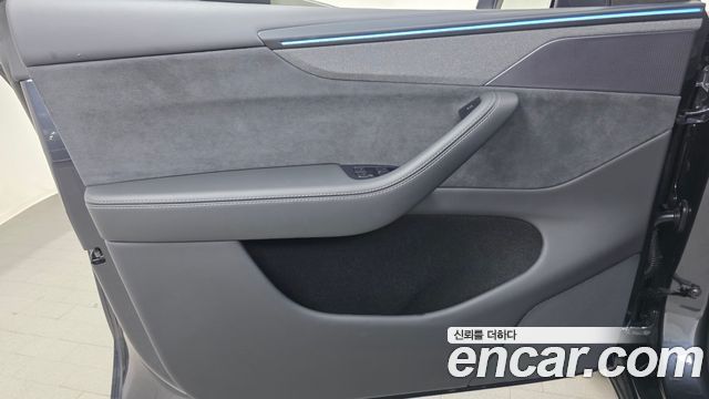 Tesla Model Y Long Range AWD 2025 — фото 24