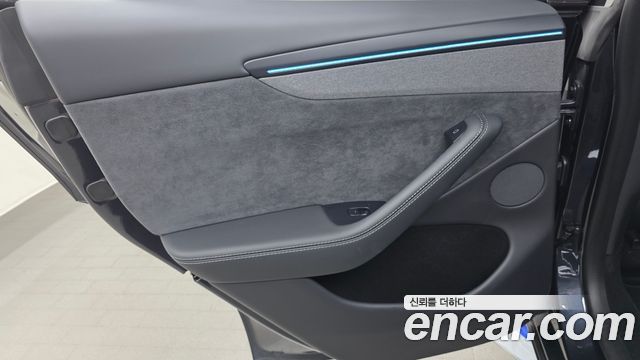 Tesla Model Y Long Range AWD 2025 — фото 25
