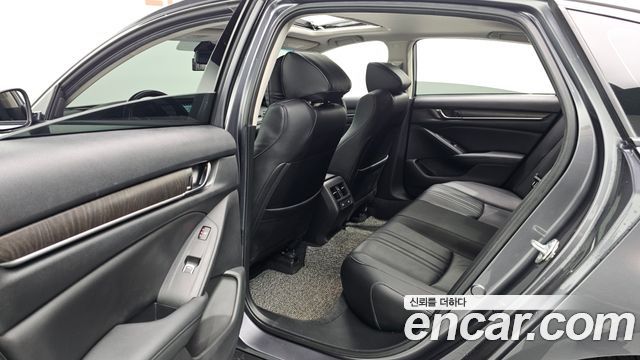 Honda Accord (X) 2.0 Hybrid Touring 2021 — фото 12