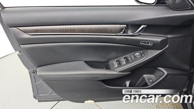 Honda Accord (X) 2.0 Hybrid Touring 2021 — фото 24
