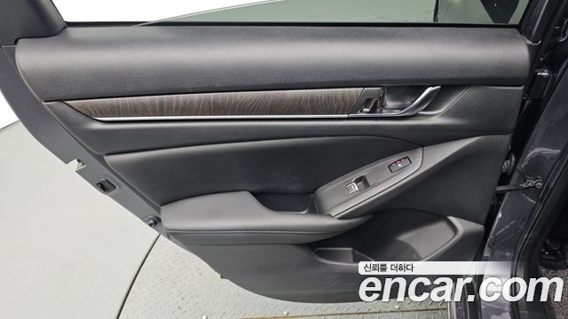 Honda Accord (X) 2.0 Hybrid Touring 2021 — фото 25