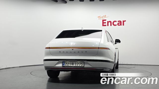 Hyundai Grandeur (GN7) 2,5 Gasoline 2WD Premium 2023 — фото 4