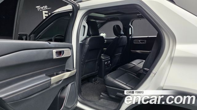 Ford Explorer (VI) 3.3 Hybrid 2022 — фото 32