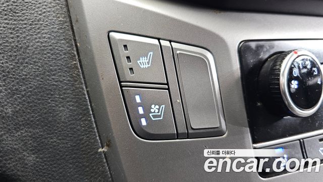 Hyundai Grand Starex Van 3-Seater Smart 2019 — фото 22