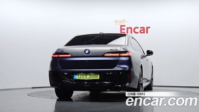 BMW 7 Series (G70) 750e xDrive M Sport 2024 — фото 4