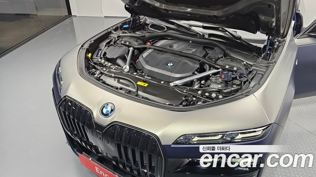 BMW 7 Series (G70) 750e xDrive M Sport 2024 — фото 6