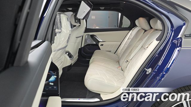 BMW 7 Series (G70) 750e xDrive M Sport 2024 — фото 12
