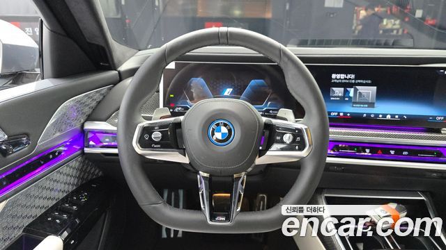 BMW 7 Series (G70) 750e xDrive M Sport 2024 — фото 13