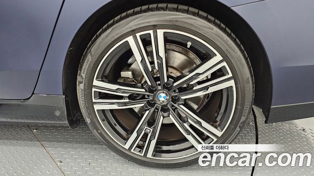 BMW 7 Series (G70) 750e xDrive M Sport 2024 — фото 21