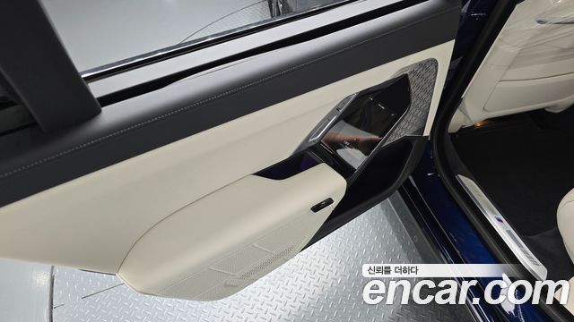 BMW 7 Series (G70) 750e xDrive M Sport 2024 — фото 25
