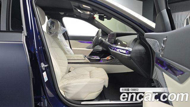 BMW 7 Series (G70) 750e xDrive M Sport 2024 — фото 26