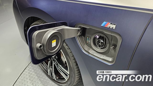 BMW 7 Series (G70) 750e xDrive M Sport 2024 — фото 29