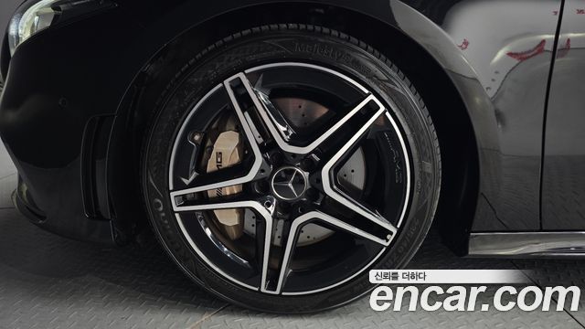 Mercedes-Benz A-Class (W177) AMG A35 4MATIC Sedan 2021 — фото 5