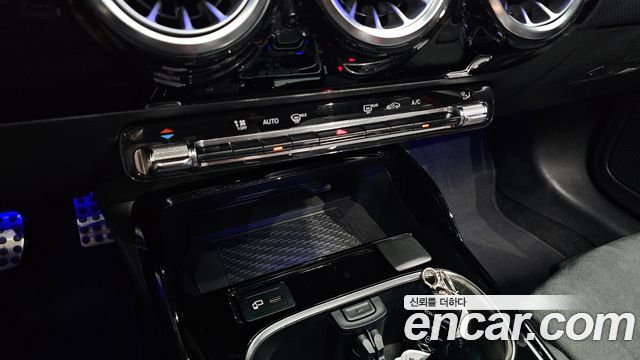 Mercedes-Benz A-Class (W177) AMG A35 4MATIC Sedan 2021 — фото 33