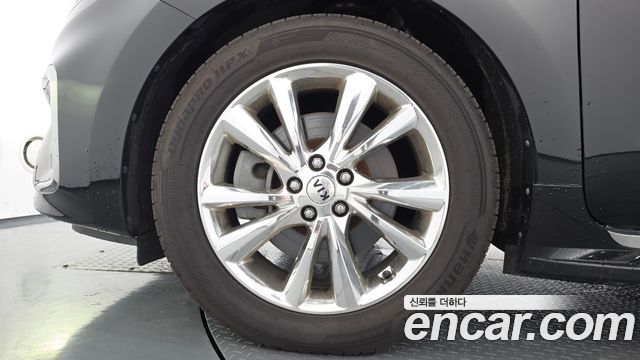 Kia Carnival 9-Seater Noblesse Special 2019 — фото 5