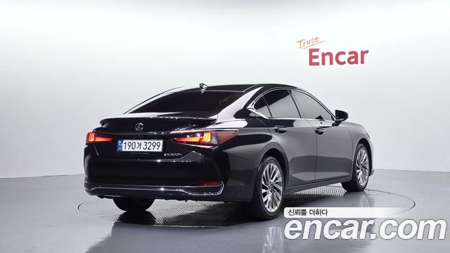 Lexus ES300h (VII) Luxury Plus 2023 — фото 2
