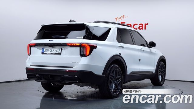 Ford Explorer (VI) 2.3 ST-Line 4WD 2025 — фото 2