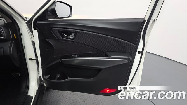 KG Mobility (SsangYong) Very New Tivoli Gasoline 1.5 2WD V3 2022 — фото 30