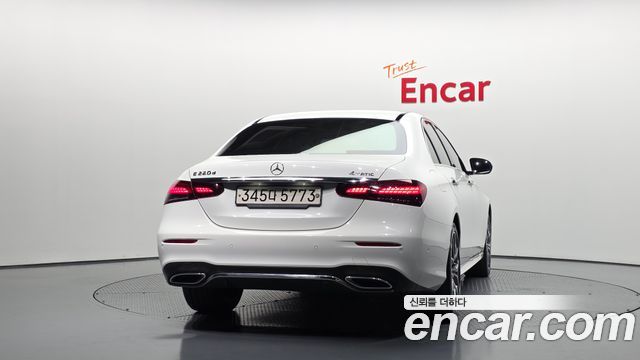 Mercedes-Benz E-Class (W213) E220d 4MATIC AMG Line 2022 — фото 4