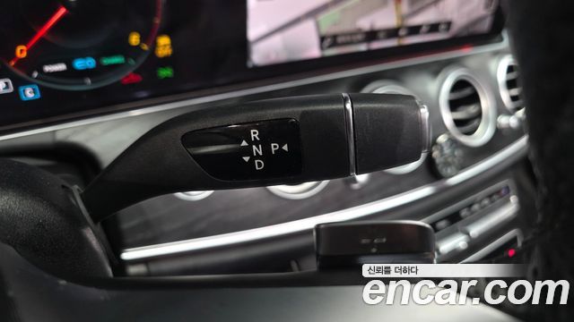 Mercedes-Benz E-Class (W213) E220d 4MATIC AMG Line 2022 — фото 9