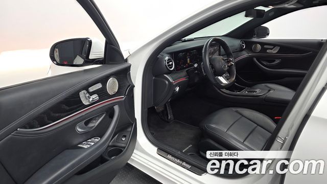 Mercedes-Benz E-Class (W213) E220d 4MATIC AMG Line 2022 — фото 10