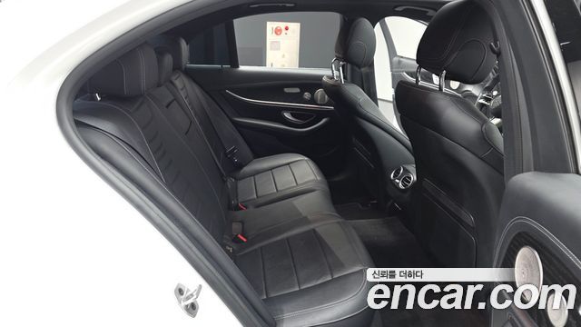 Mercedes-Benz E-Class (W213) E220d 4MATIC AMG Line 2022 — фото 16