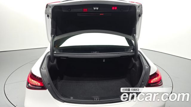 Mercedes-Benz E-Class (W213) E220d 4MATIC AMG Line 2022 — фото 24