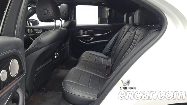 Mercedes-Benz E-Class (W213) E220d 4MATIC AMG Line 2022 — фото 32