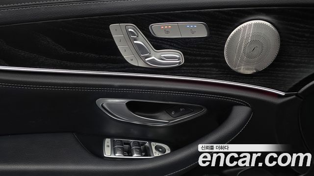 Mercedes-Benz E-Class (W213) E220d 4MATIC AMG Line 2022 — фото 35