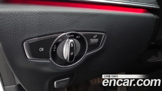 Mercedes-Benz E-Class (W213) E220d 4MATIC AMG Line 2022 — фото 36