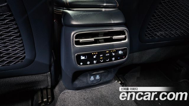 Genesis GV70 2.5T Gasoline 2WD 2025 — фото 18