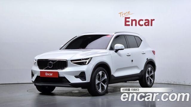 Volvo XC40 B4 Ultimate Bright 2024 — фото 1