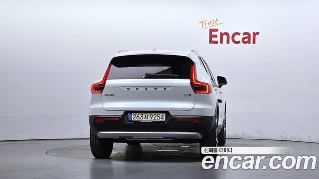 Volvo XC40 B4 Ultimate Bright 2024 — фото 4