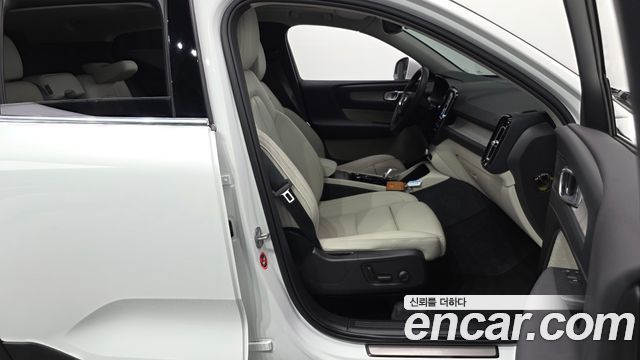 Volvo XC40 B4 Ultimate Bright 2024 — фото 10