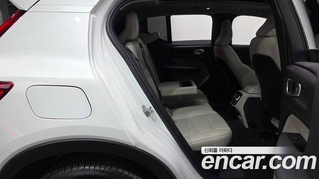 Volvo XC40 B4 Ultimate Bright 2024 — фото 12
