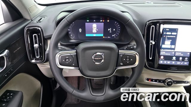 Volvo XC40 B4 Ultimate Bright 2024 — фото 13