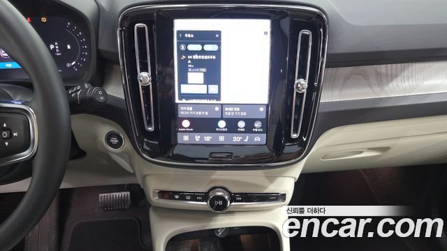 Volvo XC40 B4 Ultimate Bright 2024 — фото 14