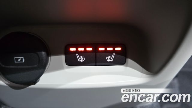 Volvo XC40 B4 Ultimate Bright 2024 — фото 18