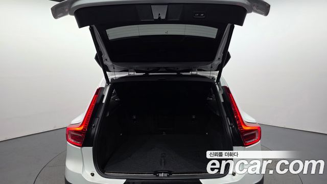 Volvo XC40 B4 Ultimate Bright 2024 — фото 20