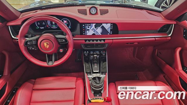 Porsche 911 (992) Carrera 4 GTS Cabriolet 2025 — фото 7