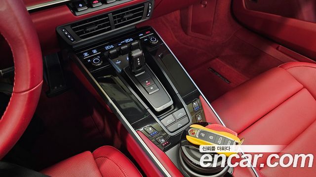 Porsche 911 (992) Carrera 4 GTS Cabriolet 2025 — фото 9