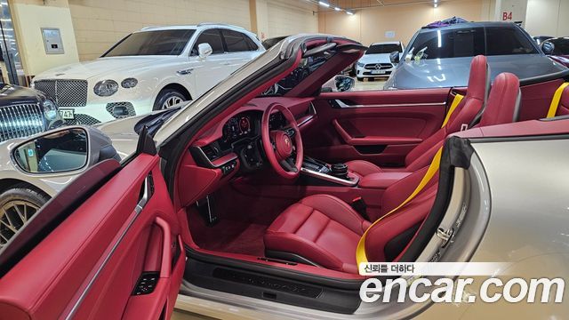 Porsche 911 (992) Carrera 4 GTS Cabriolet 2025 — фото 10