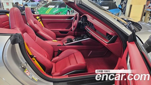 Porsche 911 (992) Carrera 4 GTS Cabriolet 2025 — фото 16