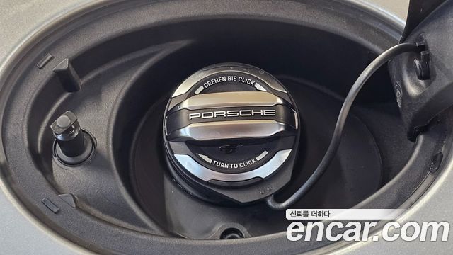Porsche 911 (992) Carrera 4 GTS Cabriolet 2025 — фото 23