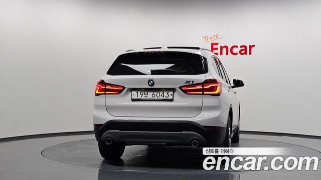 BMW X1 (F48) xDrive 20d Joy 2018 — фото 4
