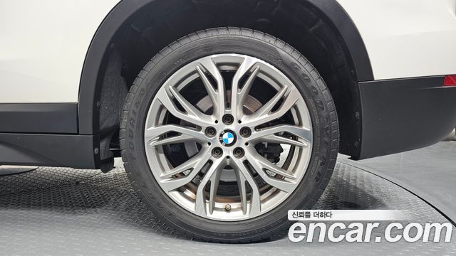 BMW X1 (F48) xDrive 20d Joy 2018 — фото 21