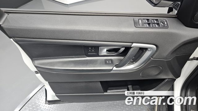 Land Rover Discovery Sport 2.0 TD4 HSE Luxury 2016 — фото 24