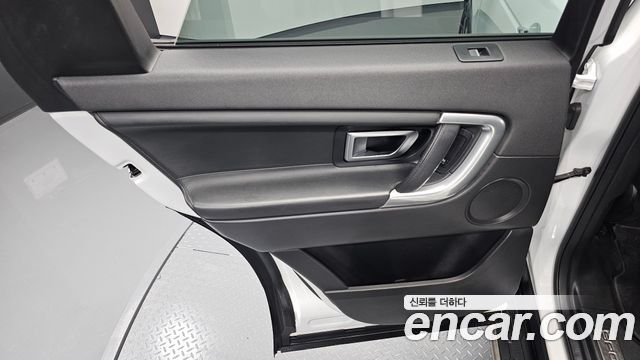 Land Rover Discovery Sport 2.0 TD4 HSE Luxury 2016 — фото 25