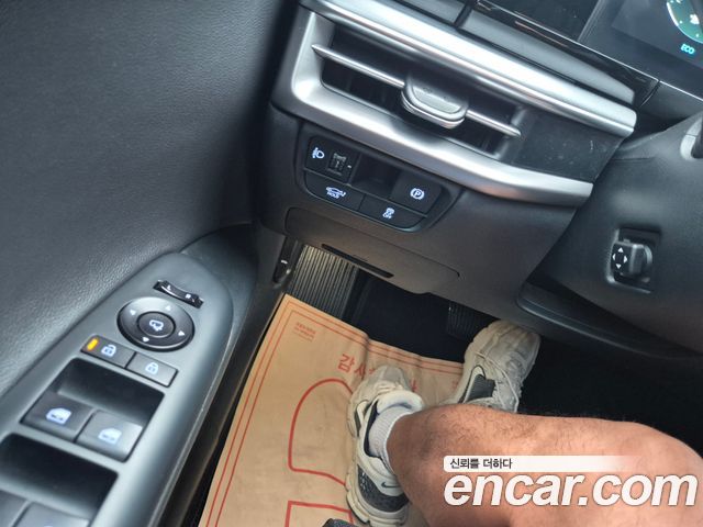 Hyundai Grandeur (GN7) 2,5 Gasoline 2WD Exclusive 2023 — фото 15