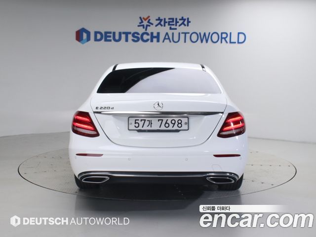 Mercedes-Benz E-Class (W213) E220d Avantgarde 2017 — фото 4